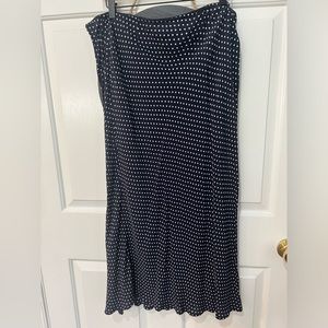 Women’s Eddie Bauer Navy Polka Dot skirt - size 20 - 100% rayon - elastic waist